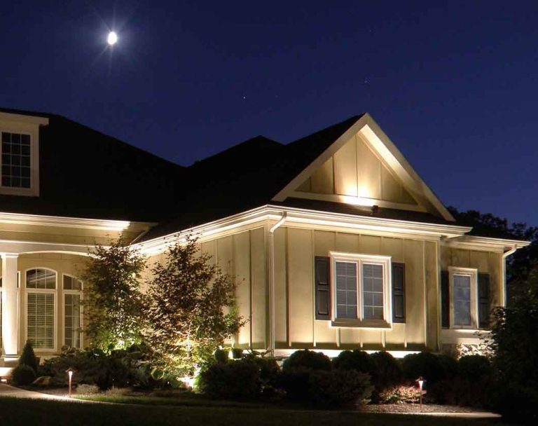 VENUS éclairage solaire à LED pour éclairer une façade de maison, une entrée