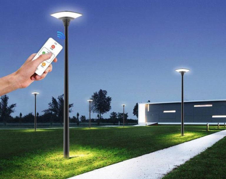 Tête de lampe PALLAS QUAD pour lampadaire réglable grâce à une télécommande