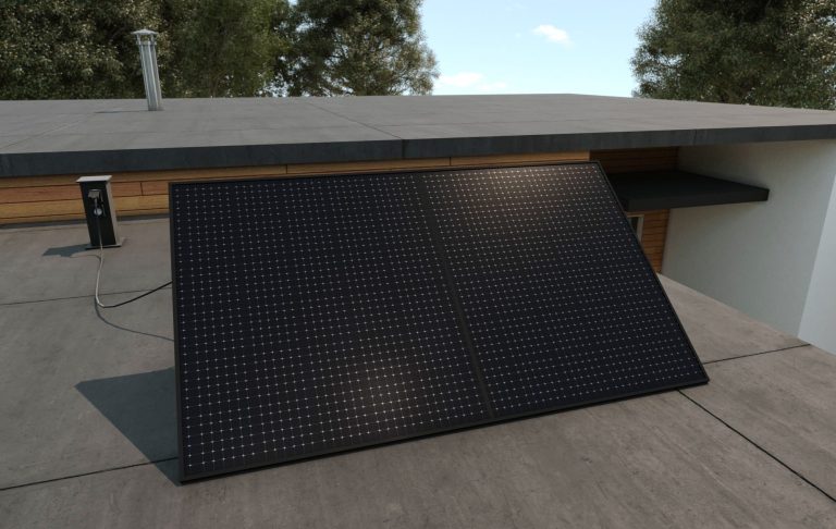 Panneau solaire de L43 posé sur un toit plat